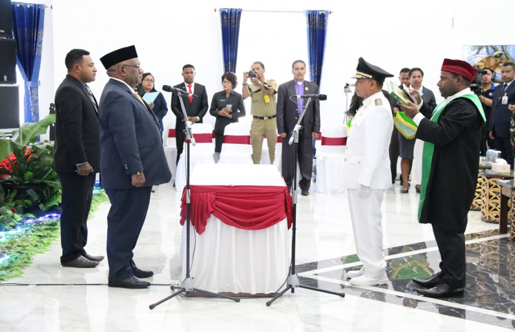 Dilantik Sebagai Bupati Keerom, Markum Diminta Berantas Miras